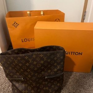 Louis Vuitton monogram purse